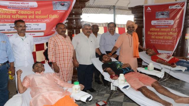 कानपुर के बाबा आनंदेश्वर मंदिर में 133 श्रद्घालुओं ने किया महादान। 