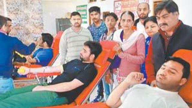 देहरादून के साईं मंदिर परिसर में 15 लोगों ने किया महादान