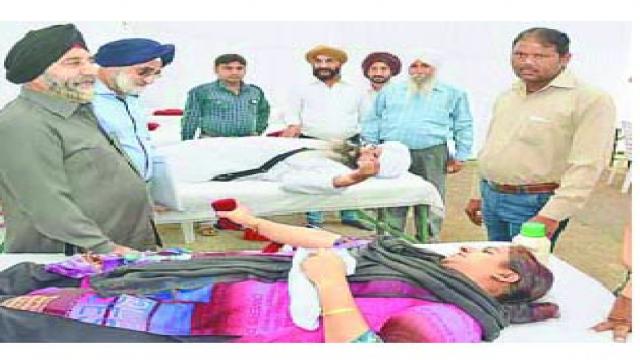 कानपुर में आयोजित रक्तदान शिविर में 54 लोगों ने किया महादान।