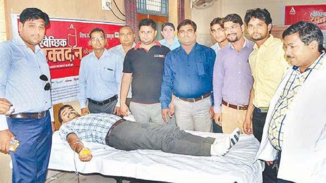 अमर उजाला फाउंडेशन की पहल पर हुआ 125 यूनिट रक्तदान।