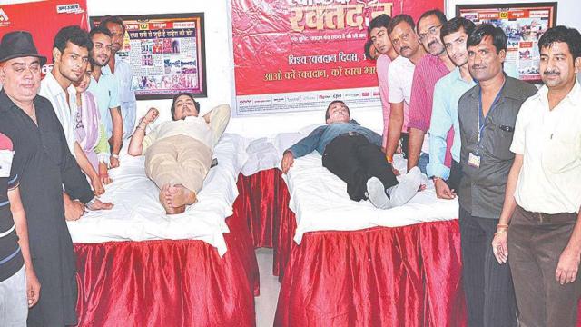 राष्ट्रीय स्वैच्छिक रक्तदान दिवस के मौके पर आगरा में 80 लोगों ने किया महादान।