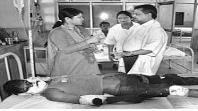 रोड एक्सीडेंट में घायल लोगों का मददगार बना अमर उजाला फाउंडेशन