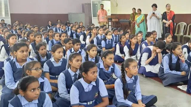 एपी पब्लिक स्कूल में सीओ ने किया जागरूक, शिक्षा के महत्व और कानूनी अधिकारों की दी गई जानकारी