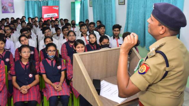 पुलिस की पाठशाला का आयोजन