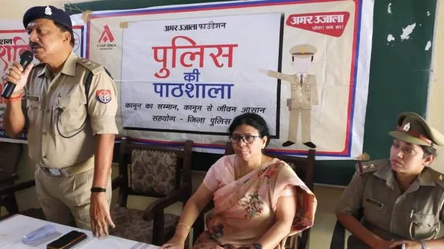 स्कूली छात्राओं ने पुलिस की पाठशाला में कही मन की बात