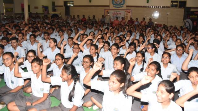 परेशानी में डरें नहीं, पुलिस को बताएं अपनी समस्या