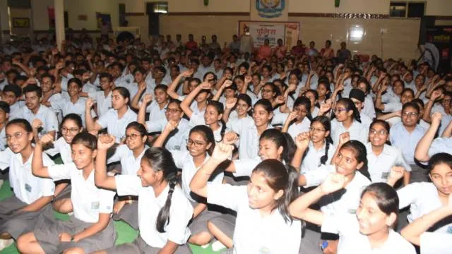 परेशानी में डरें नहीं, पुलिस को बताएं अपनी समस्या