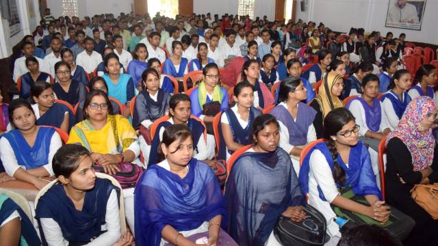 जौनपुर के मो. हसन पीजी कॉलेज में हुई पुलिस की पाठशाला