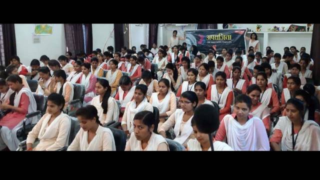 बेटियां डरें नहीं, अपनी आवाज बुलंद करें