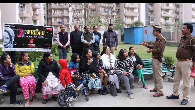 नोएडा के सेक्टर-74 में हुई पुलिस की चौपाल