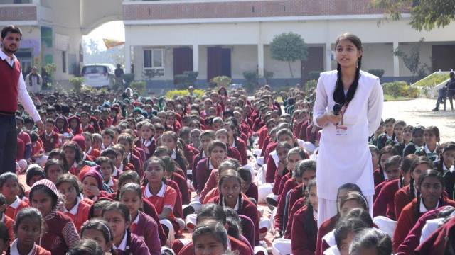 आजमगढ़ के एसकेडी इंटर कालेज में हुई पुलिस की पाठशाला