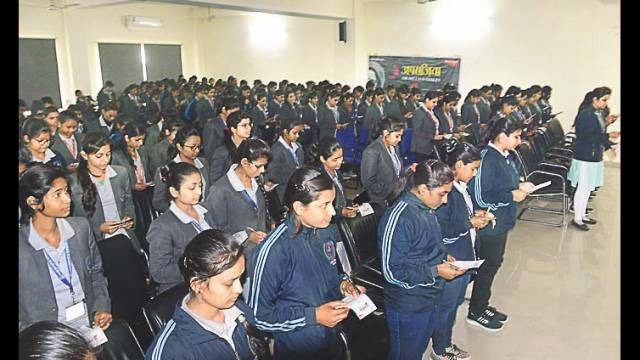 वाराणसी के अशोका इंस्टीट्यूट ऑफ टेक्नालॉजी एंड मैनेजमेंट में हुई पुलिस की पाठशाला