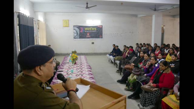 मिर्जापुर के विंध्यवासिनी महाविद्यालय में हुई पुलिस की पाठशाला