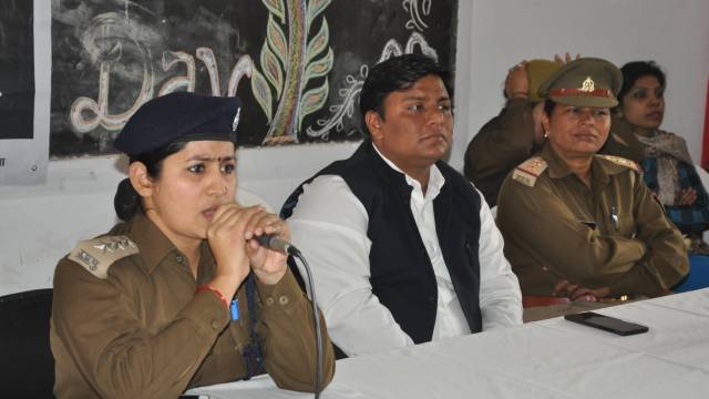 चुप्पी तोड़ लड़कियां पहचानें अपनी ताकत