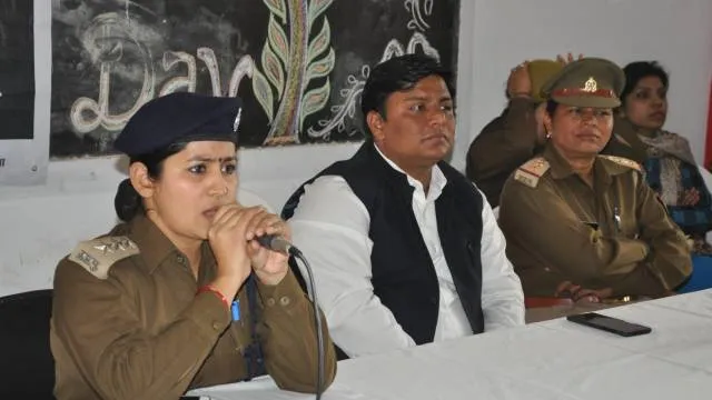 चुप्पी तोड़ लड़कियां पहचानें अपनी ताकत