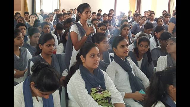 मथुरा के बीएसए महाविद्यालय में हुई पुलिस की पाठशाला।