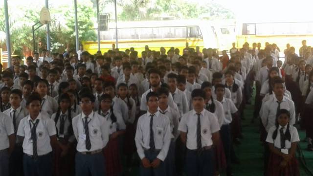 बलिया के सनबीम स्कूल में हुई पुलिस की पाठशाला।