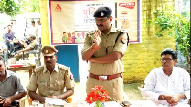हमीरपुर के विद्यादेवी पालीवाल इंटर कॉलेज में हुई पुलिस की पाठशालाl