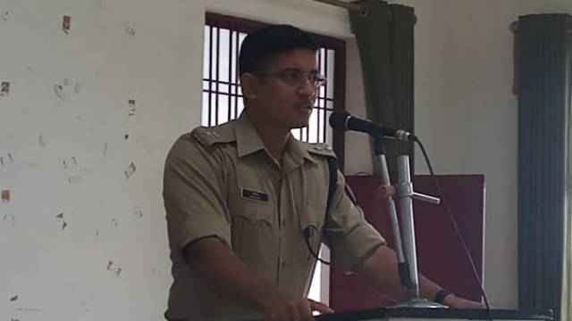 आगरा के एसएस कान्वेंट स्कूल में हुई पुलिस की पाठशाला।
