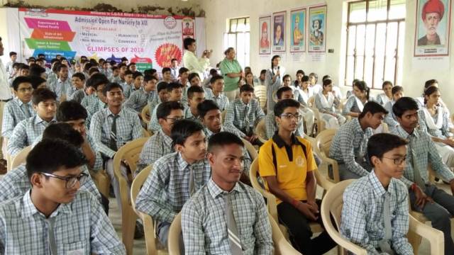 उरई के बीकेडी एल्ड्रिच पब्लिक स्कूल में हुई पुलिस की पाठशाला।