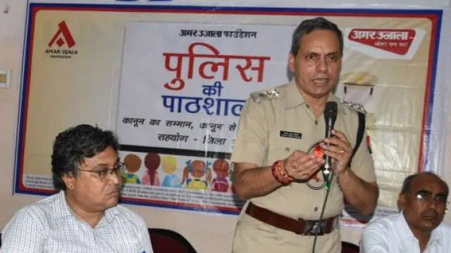 कानपुर के ओंकारेश्वर इंटर कॉलेज में हुई पुलिस की पाठशाला।