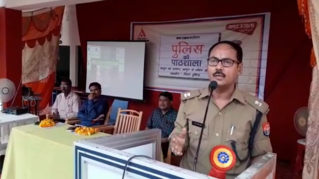 भदोही (ज्ञानपुर) के सेंट थॉमस स्कूल में हुई पुलिस की पाठशाला।