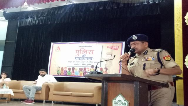 मेरठ के दिल्ली पब्लिक स्कूल में हुई पुलिस की पाठशाला।