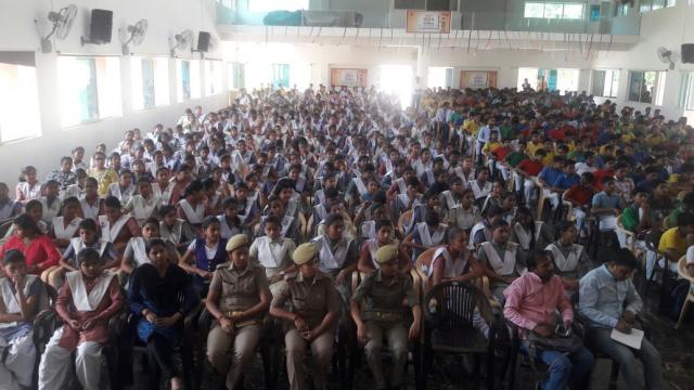 झांसी के शियरवुड कॉलेज में हुई पुलिस की पाठशाला।