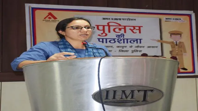 ग्रेटर नोएडा में पुलिस की पाठशाला का आयोजन।