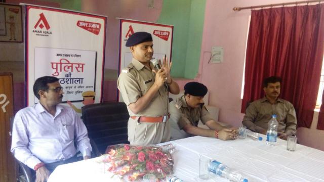 वाराणसी के बीएनएस इंग्लिश स्कूल में हुई पुलिस की पाठशाला।