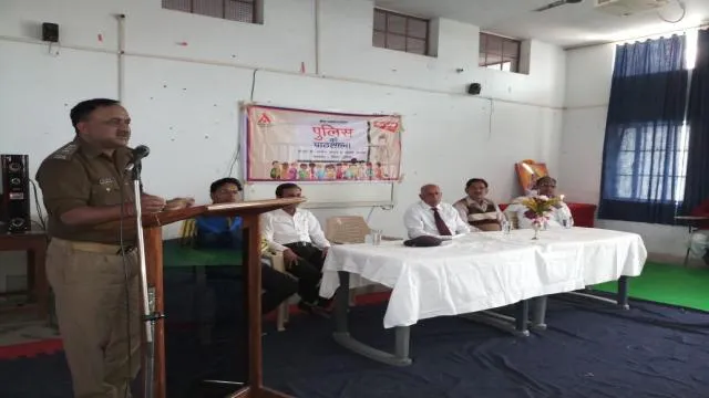महोबा ज्ञानस्थली पब्लिक इंटर कॉलेज में हुई पुलिस की पाठशाला
