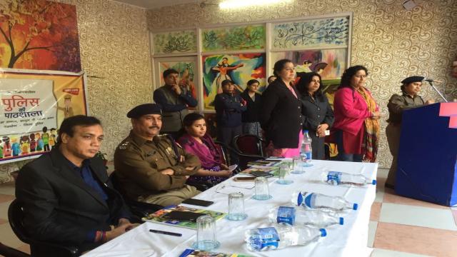 गाजियाबाद के देहरादून पब्लिक स्कूल में हुई पुलिस की पाठशाला