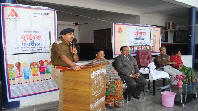 जीवन रक्षा के लिए हेलमेट का प्रयोग आवश्यक