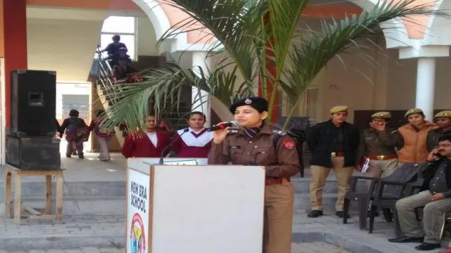 सोशल मीडिया पर अपरिचितों से पहचान करना घातक