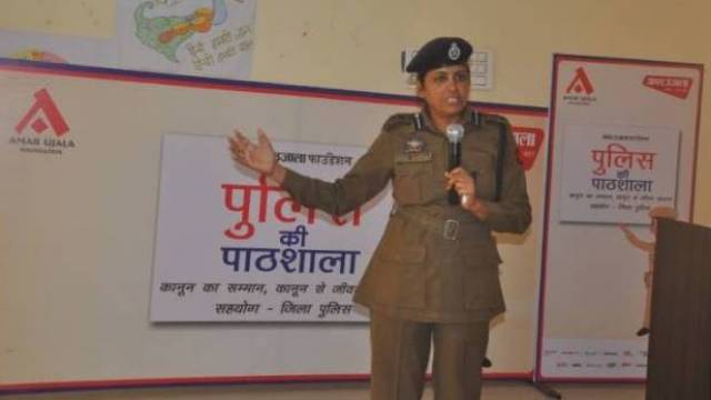 जम्मू के सर्वोदय स्कूल में हुई पुलिस की पाठशाला