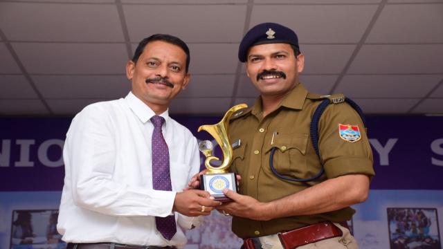 हल्द्वानी के सिंथिया स्कूल में हुई पुलिस की पाठशाला