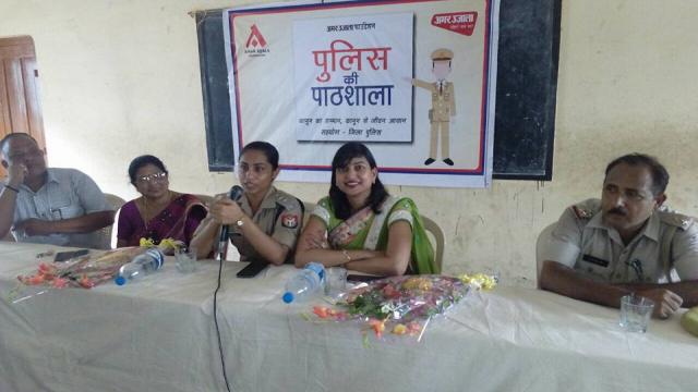 वाराणसी के अग्रसेन बालिका इंटर कॉलेज में हुई पुलिस की पाठशाला