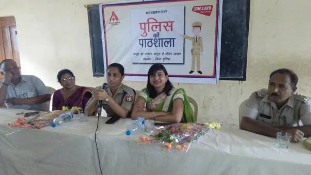 वाराणसी के अग्रसेन बालिका इंटर कॉलेज में हुई पुलिस की पाठशाला