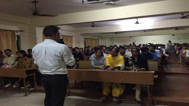 ग्रेनो के एनआईईटी में हुई पुलिस की पाठशाला