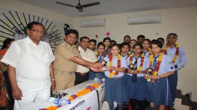 कानपुर के हीरालाल इंटरनेशनल स्कूल में हुई पुलिस की पाठशाला