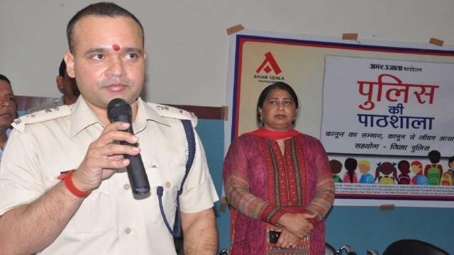 एसपी ने बच्चों को पढ़ाया ट्रैफिक नियमों का पाठ