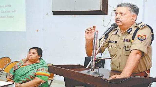 बदलें सोच, आपकी मदद के लिए है पुलिस: आईजी- आरके चतुर्वेदी