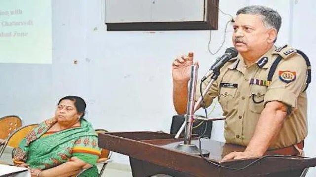 बदलें सोच, आपकी मदद के लिए है पुलिस: आईजी- आरके चतुर्वेदी