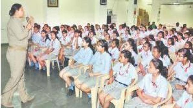 बदमाशों से डरें नहीं, डटकर मुकाबला करें