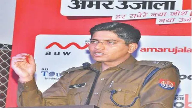 आगरा के होली पब्लिक स्कूल में एसपी ने पढ़ाया जागरूकता का पाठ