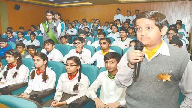 कानपुर के स्वराज इंडिया पब्लिक स्कूल में हुई पुलिस की पाठशाला।