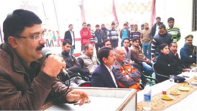 अलीगढ़ के एडीआरएस इंस्टीट्यूट आफ टेक्नोलॉजी एंड मैनेजमेंट में हुई ‘पुलिस की पाठशाला’।