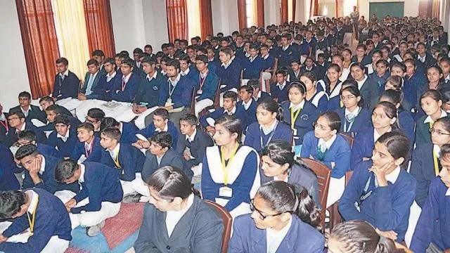 हिसार के होली चाइल्ड सीनियर सेकेंडरी स्कूल में हुई पुलिस की पाठशाला