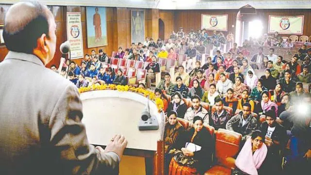 बरेली कॉलेज में हुई पुलिस की पाठशाला।